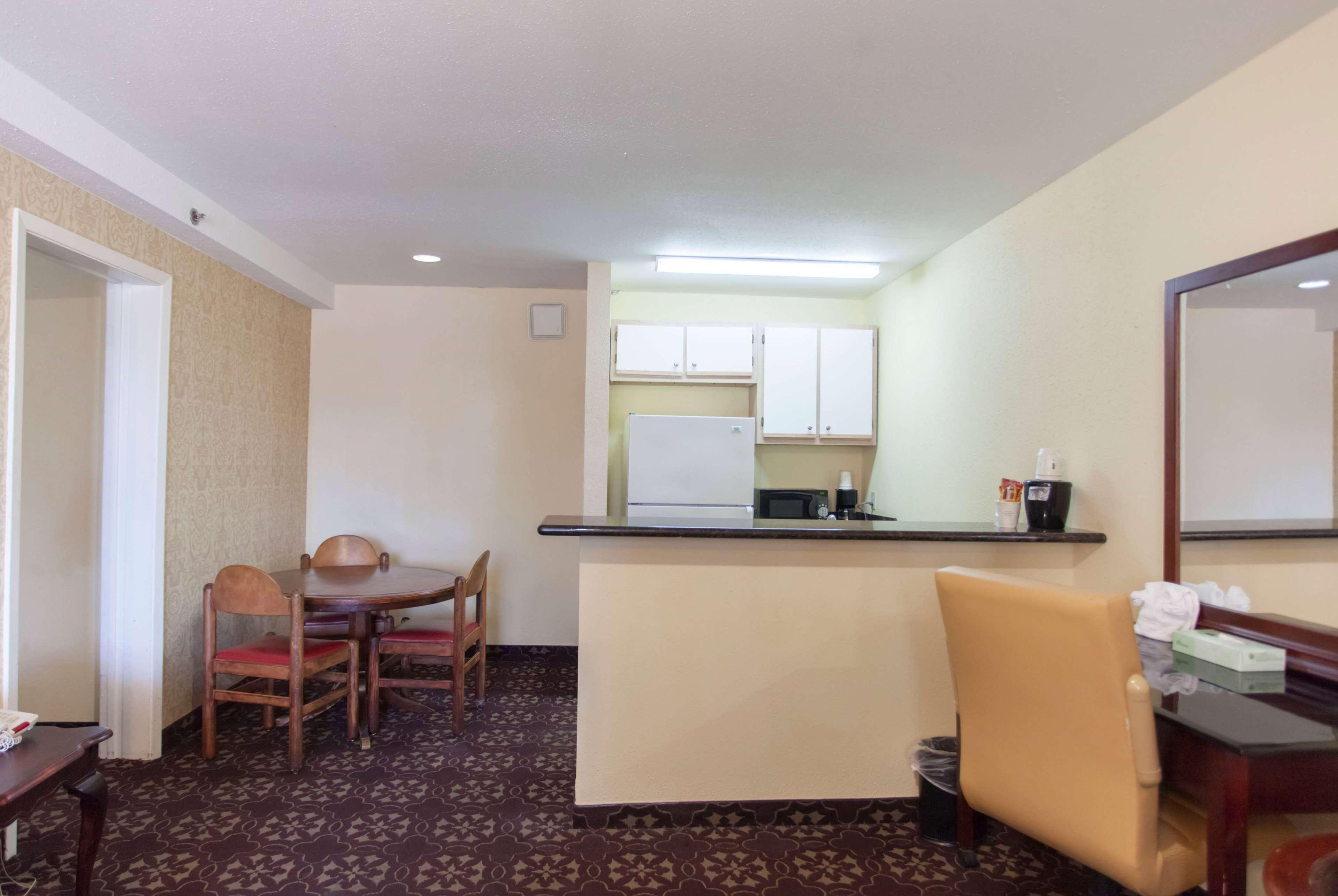 Days Inn By Wyndham Shenandoah The Woodlands Εξωτερικό φωτογραφία